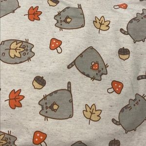 Pusheen Box Fall 2017 - Fall Themed Sweatshirt